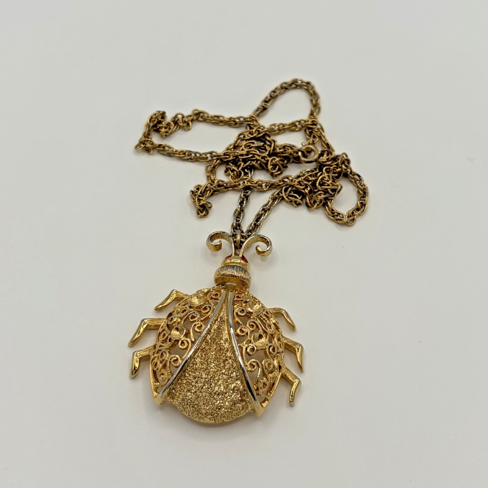 Vintage 1970s Large Gold Tone Ladybug Filigree Pendant Long‎ Rope Necklace